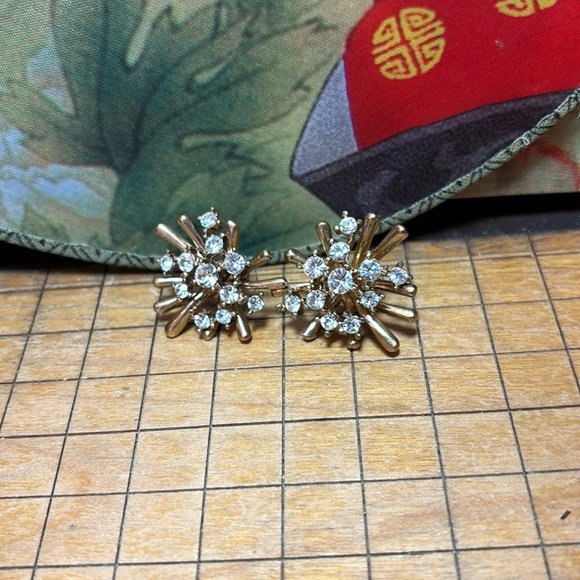 J. Crew Earrings 1”x1.5” Clear Crystal Gem Gold Starburst Fireworks GUC Elegant - Picture 6 of 9